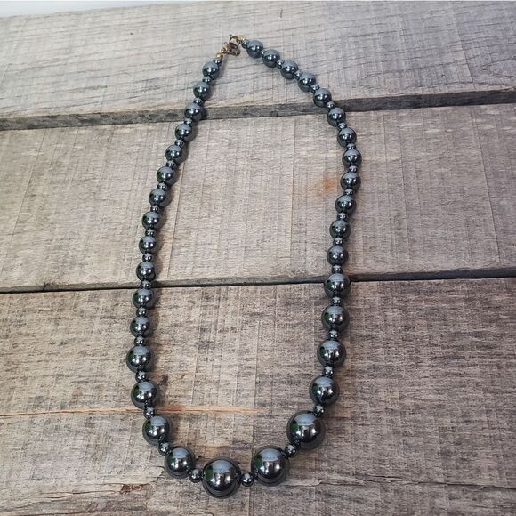 VINTAGE BLACK HEMATITE Beaded Necklace - Picture 4 of 7